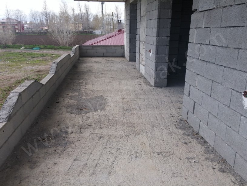 SATILIK İKİ KATLI EV 110)ARSA SU ELEKTIRIK ABONE. YAPILMIŞ