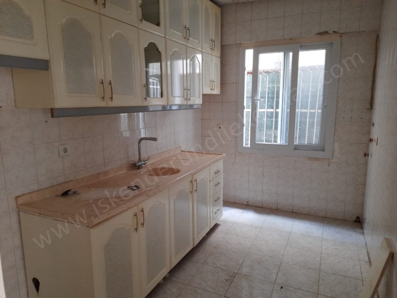 dilara sitesi  palmiye hastyakın okui ve semt pazarı cıvarıda kiralık daire