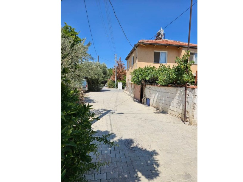 MENEMEN EMİRALEM DEGİRMEN DEREDE SATILIK KÖY EVİ