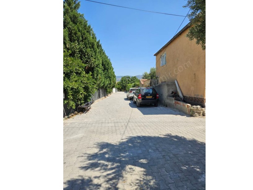 MENEMEN EMİRALEM DEGİRMEN DEREDE SATILIK KÖY EVİ
