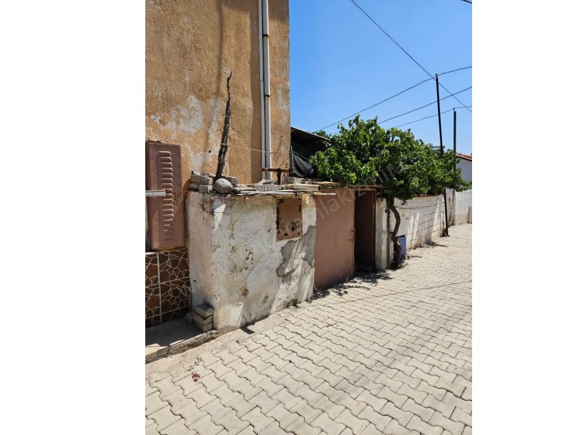 MENEMEN EMİRALEM DEGİRMEN DEREDE SATILIK KÖY EVİ