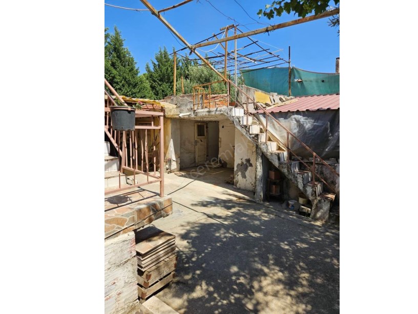 MENEMEN EMİRALEM DEGİRMEN DEREDE SATILIK KÖY EVİ