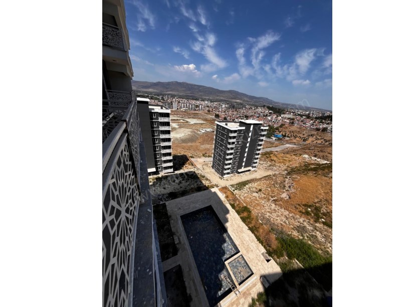 Atatürk Mah. Havuzlu site içerisinde 2+1 satılık sıfır daire