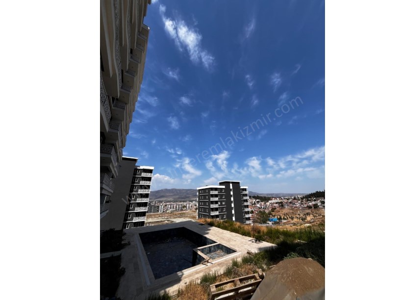 Atatürk Mah. Havuzlu site içerisinde 2+1 satılık sıfır daire