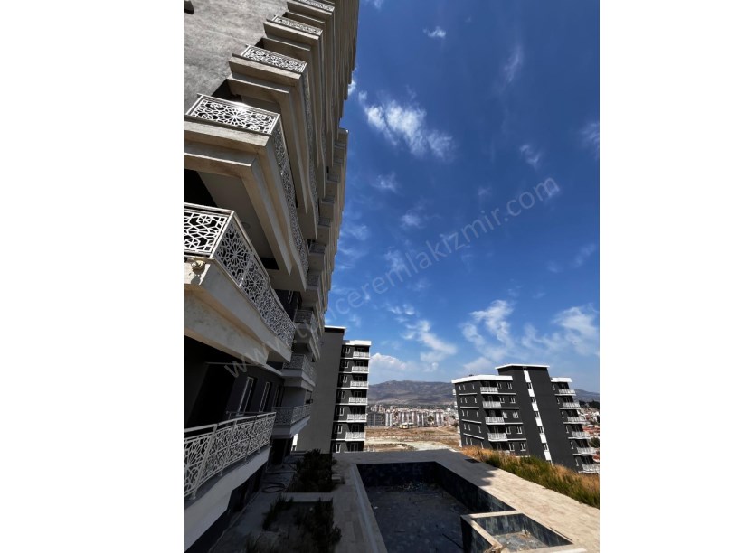Atatürk Mah. Havuzlu site içerisinde 2+1 satılık sıfır daire