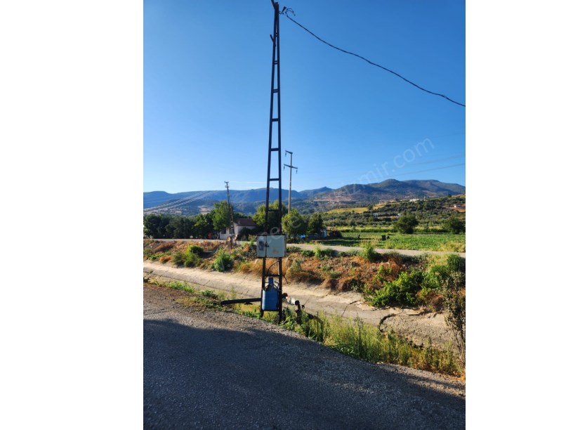 MENEMEN İĞNEDERE MAH. YOLA SIFIR 848 m2 ELEKTİRİK VE SUYU OLAN MEYVE BAHÇESİ SATILIK.