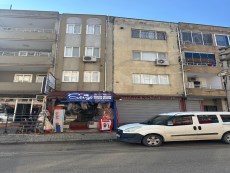 ARSUZ KARAAĞAÇ ŞARKONAK MAHALESİNDE ARSUZ YOLUNA SIFIR SATILIK 85m2 DÜKKAN 