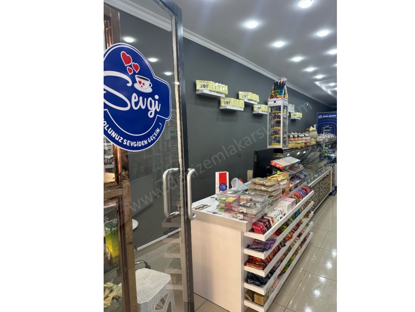 ARSUZ KARAAĞAÇ ŞARKONAK MAHALESİNDE ARSUZ YOLUNA SIFIR SATILIK 85m2 DÜKKAN 