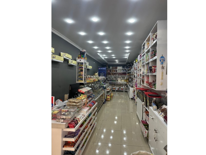 ARSUZ KARAAĞAÇ ŞARKONAK MAHALESİNDE ARSUZ YOLUNA SIFIR SATILIK 85m2 DÜKKAN 