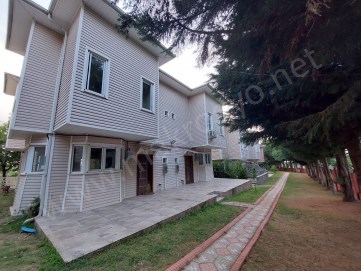KARTEPEDE MUHTEŞEM DOĞASI İLE AİLE SİTESİNDE 4+2 KİRALIK VİLLA