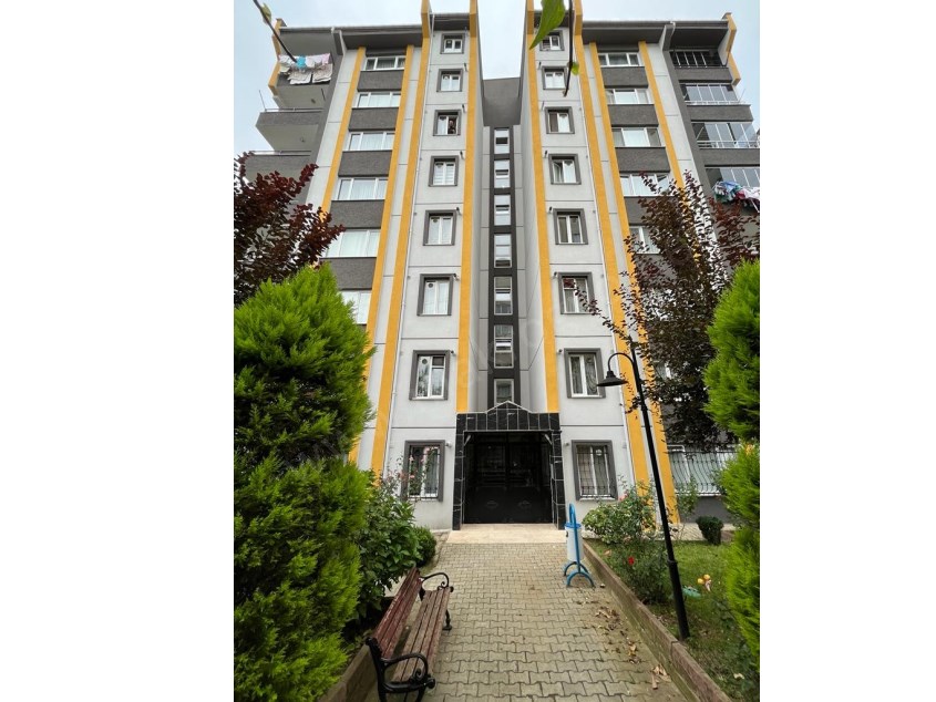 KURTKÖY İBB MESKEN KONUTLARINDA HİLAL KONUTLARINA KOMŞU ARA KAT GÜNEY DOĞU CEPHE