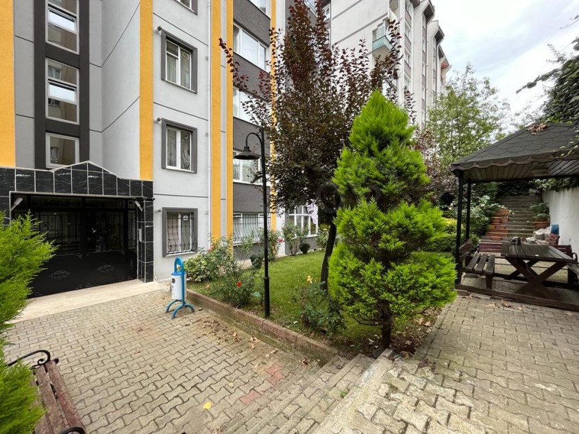 KURTKÖY İBB MESKEN KONUTLARINDA HİLAL KONUTLARINA KOMŞU ARA KAT GÜNEY DOĞU CEPHE