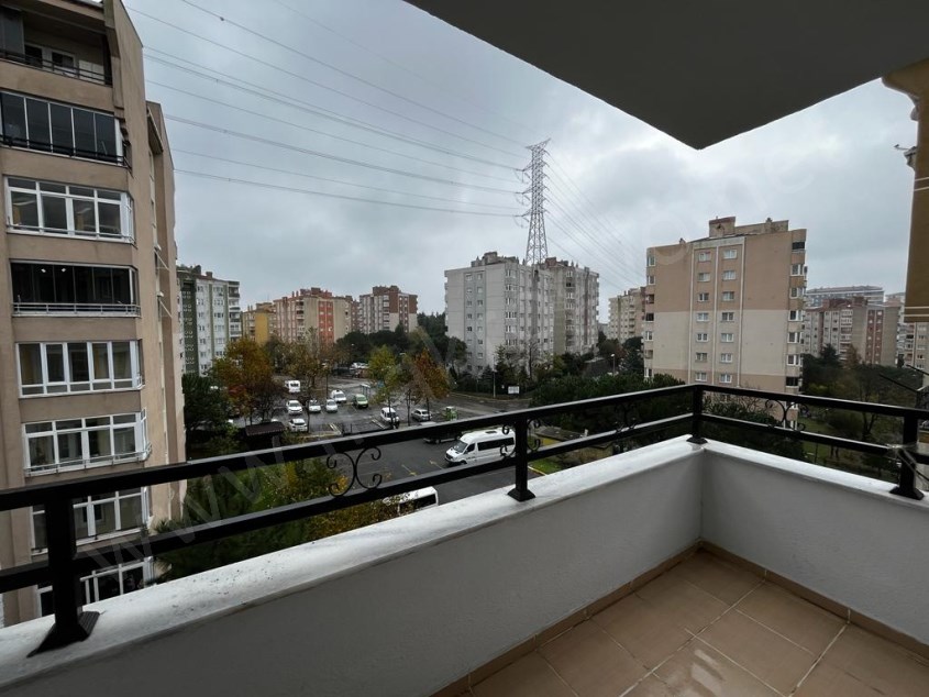 KURTKÖY İBB MESKEN KONUTLARINDA HİLAL KONUTLARINA KOMŞU ARA KAT GÜNEY DOĞU CEPHE