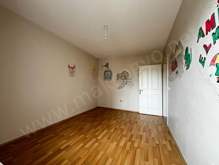 KURTKÖY İBB MESKEN KONUTLARINDA HİLAL KONUTLARINA KOMŞU ARA KAT GÜNEY DOĞU CEPHE