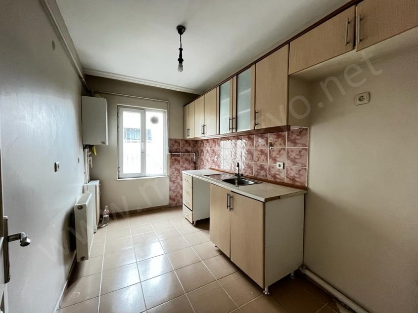 KURTKÖY İBB MESKEN KONUTLARINDA HİLAL KONUTLARINA KOMŞU ARA KAT GÜNEY DOĞU CEPHE