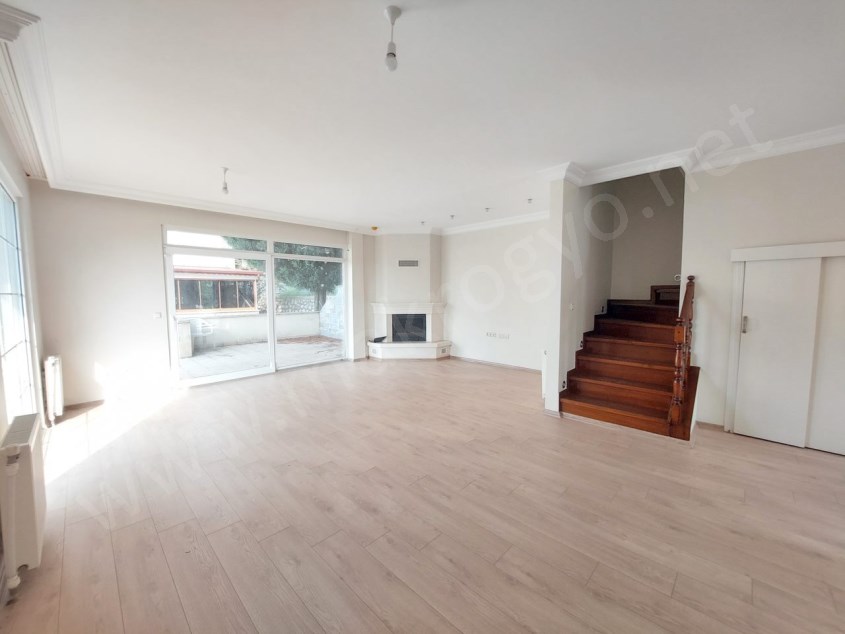 KOCAELİ KARTEPEDE DOĞA İLE İÇ İÇE SATILIK 5+2 VİLLA