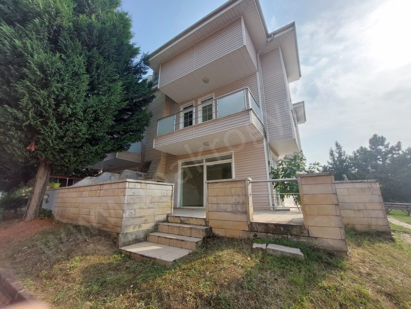 KOCAELİ KARTEPEDE DOĞA İLE İÇ İÇE SATILIK 5+2 VİLLA
