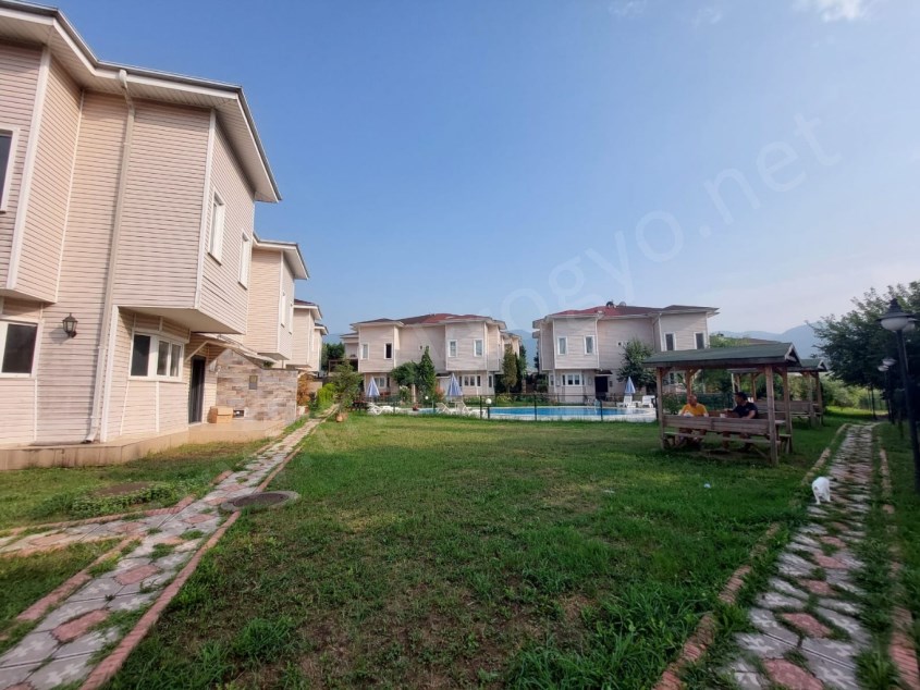 KOCAELİ KARTEPEDE DOĞA İLE İÇ İÇE SATILIK 5+2 VİLLA
