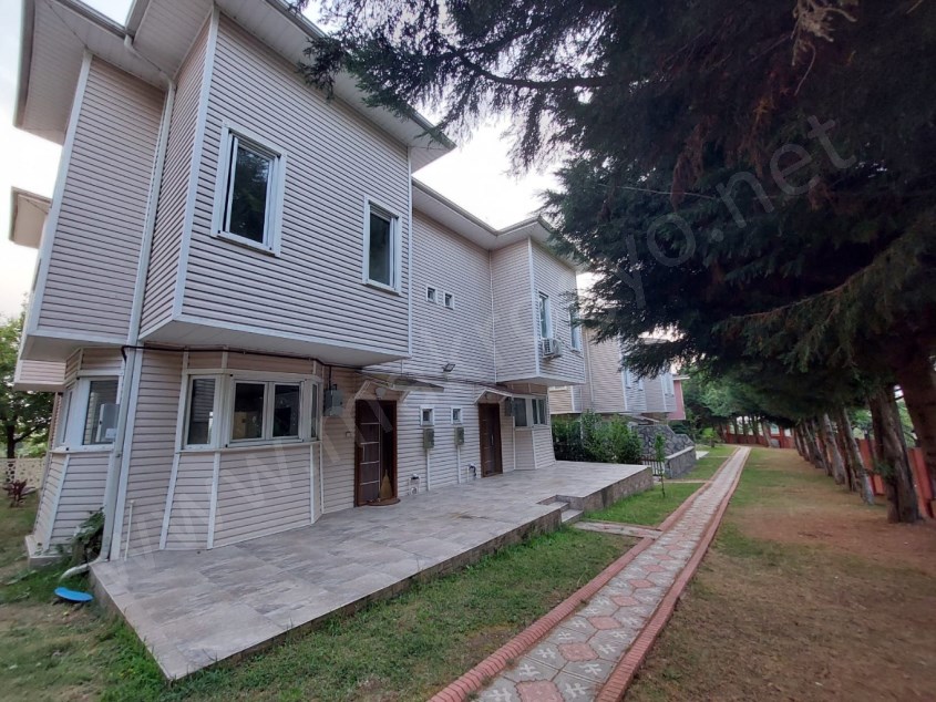 KARTEPEDE MUHTEŞEM DOĞASI İLE AİLE SİTESİNDE 4+2 KİRALIK VİLLA