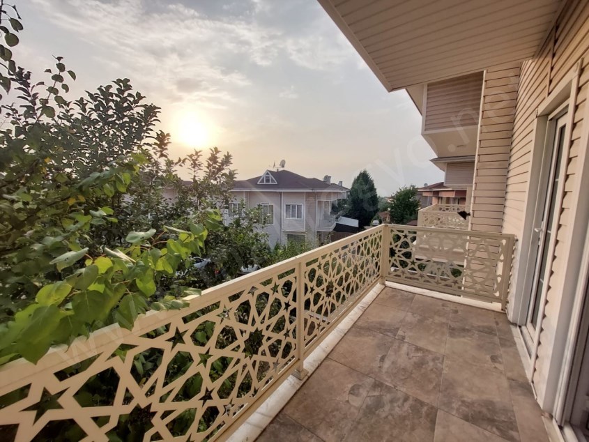 KARTEPEDE MUHTEŞEM DOĞASI İLE AİLE SİTESİNDE 4+2 KİRALIK VİLLA