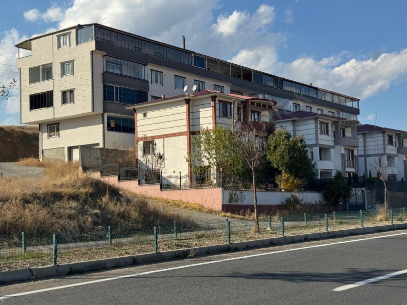YASİNHAŞİMOĞLU MAH VİLLALAR MEVKİİ  TAVŞANTEPE KONUTLARI A BLOK 4+1 SATILIK DAİRE