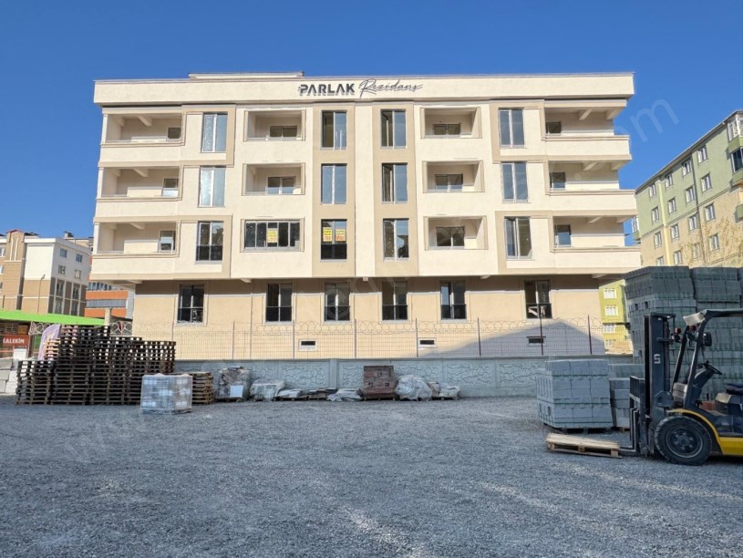 YASİNHAŞİMOĞLU MAH. İMAM HATİP LİSESİ KARŞISI PARLAK REZİDANS SATILIK 1+1 DAİRE