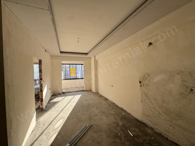 YASİNHAŞİMOĞLU MAH. İMAM HATİP LİSESİ KARŞISI PARLAK REZİDANS SATILIK 1+1 DAİRE