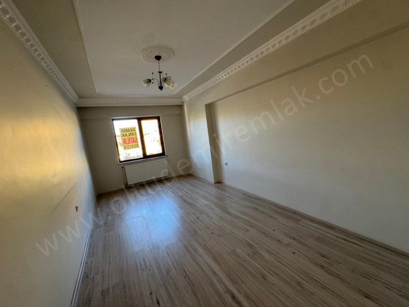 ŞEHİTLER MAH . LCW MAĞZASI ÜSTÜ 4. KAT 3+1 SATILIK DAİRE