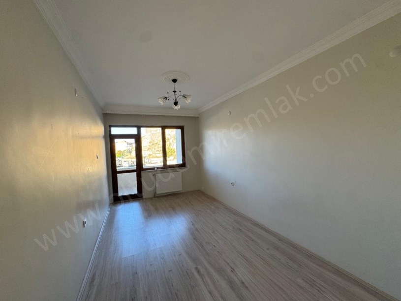 ŞEHİTLER MAH . LCW MAĞZASI ÜSTÜ 4. KAT 3+1 SATILIK DAİRE