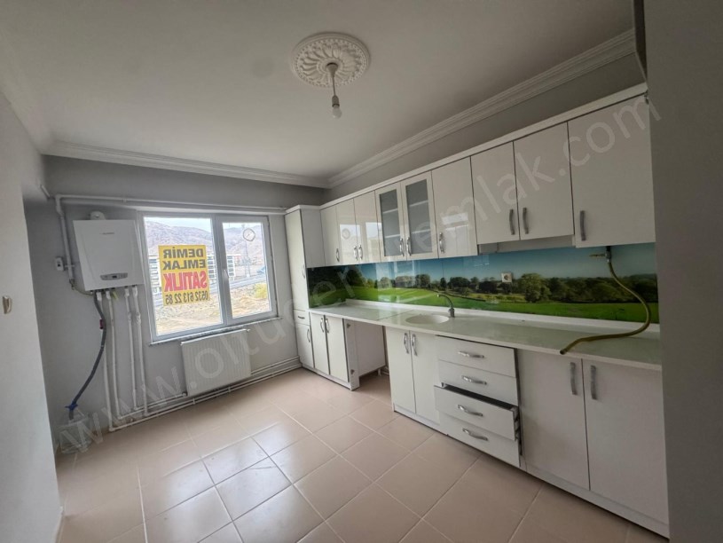 YASİN HAŞİMOĞLU MAHALLESİ YILDIZ EVLER SİTESİ 1. ETAP B BLOK 5. KAT SATILIK 3+1 DAİRE