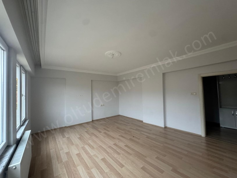 YASİN HAŞİMOĞLU MAHALLESİ YILDIZ EVLER SİTESİ 1. ETAP B BLOK 5. KAT SATILIK 3+1 DAİRE