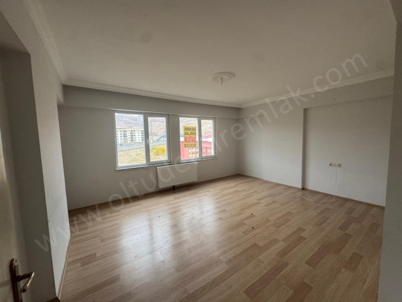 YASİN HAŞİMOĞLU MAHALLESİ YILDIZ EVLER SİTESİ 1. ETAP B BLOK 5. KAT SATILIK 3+1 DAİRE