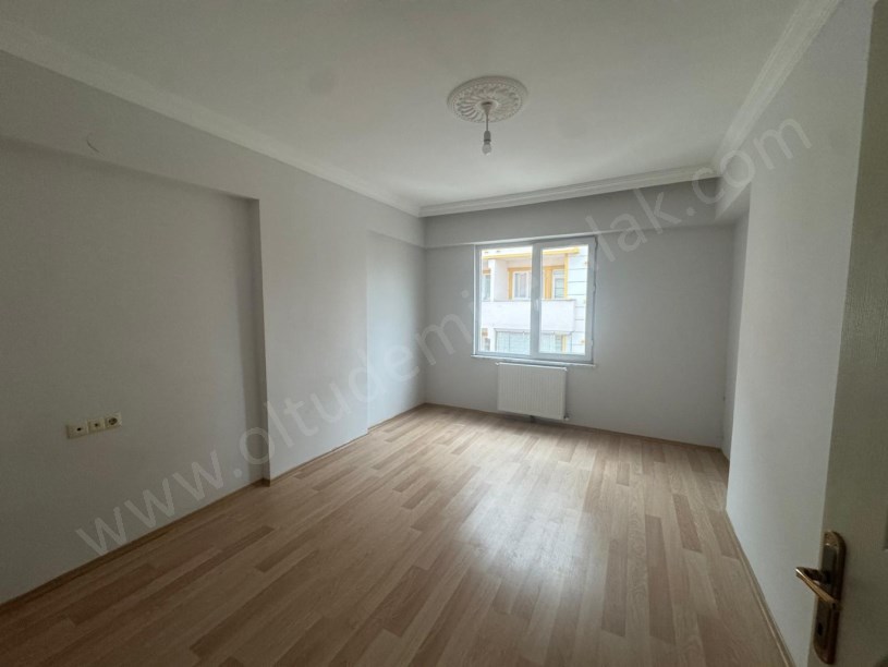 YASİN HAŞİMOĞLU MAHALLESİ YILDIZ EVLER SİTESİ 1. ETAP B BLOK 5. KAT SATILIK 3+1 DAİRE