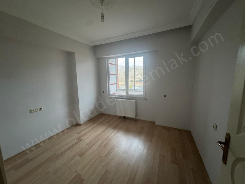 YASİN HAŞİMOĞLU MAHALLESİ YILDIZ EVLER SİTESİ 1. ETAP B BLOK 5. KAT SATILIK 3+1 DAİRE