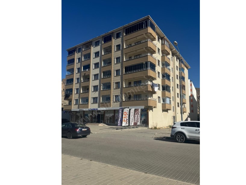 ŞEHİTLER MAH LCW MAĞZASI ÜSTÜ 4. KAT 3+1 SATILIK DAİRE