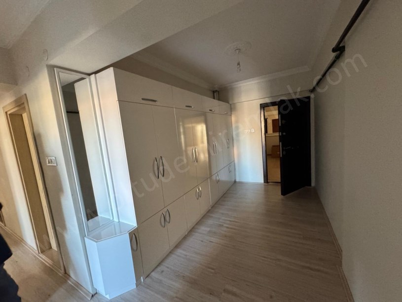 ŞEHİTLER MAH LCW MAĞZASI ÜSTÜ 4. KAT 3+1 SATILIK DAİRE