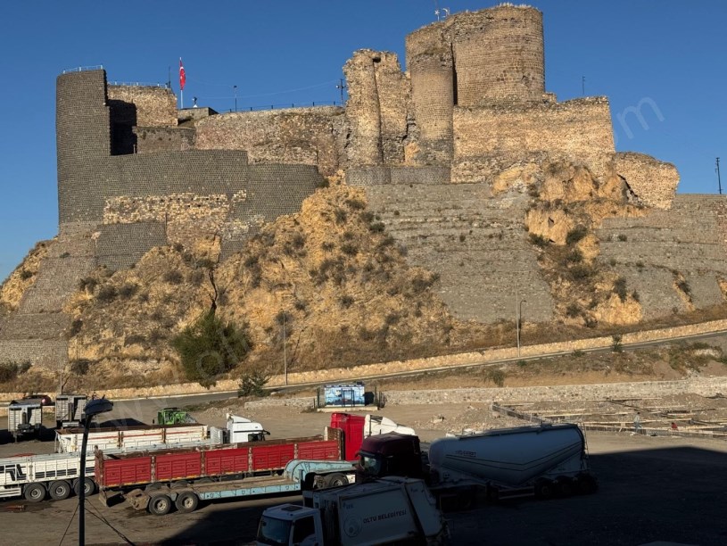 ŞEHİTLER MAH LCW MAĞZASI ÜSTÜ 4. KAT 3+1 SATILIK DAİRE