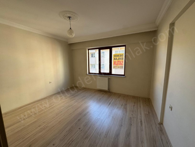 ŞEHİTLER MAH LCW MAĞZASI ÜSTÜ 4. KAT 3+1 SATILIK DAİRE
