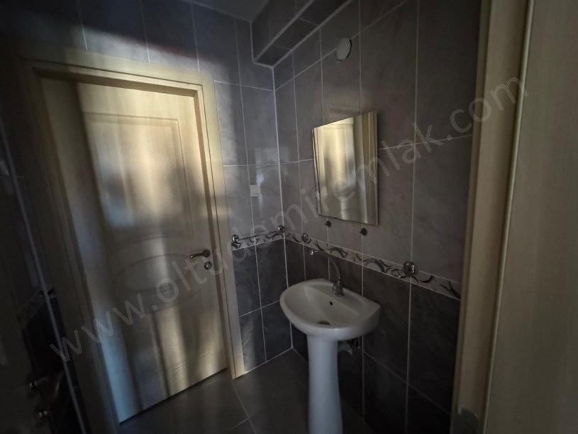 ŞEHİTLER MAH LCW MAĞZASI ÜSTÜ 4. KAT 3+1 SATILIK DAİRE