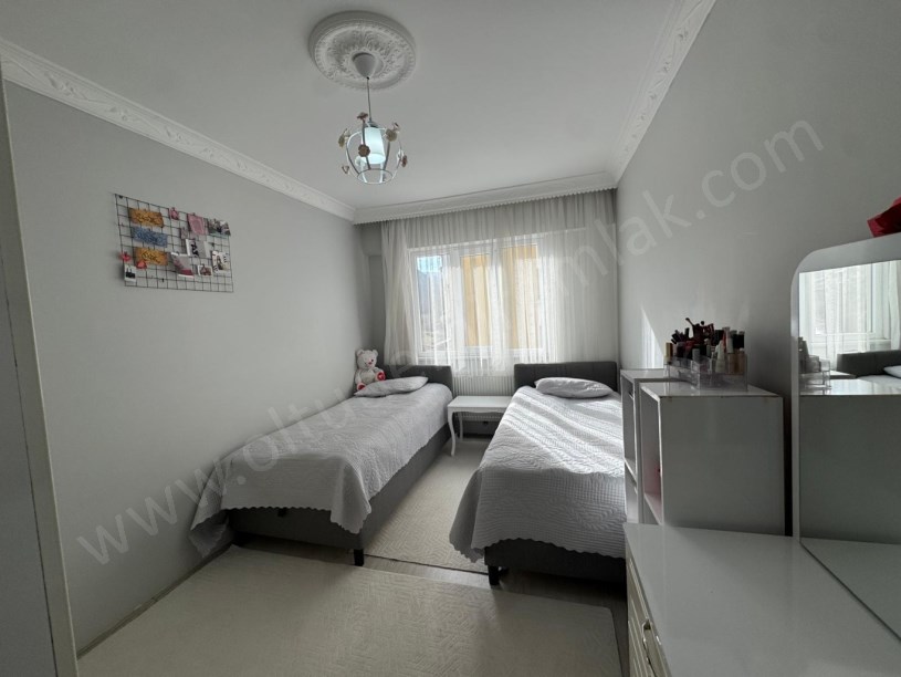 KEREM EVLER SİTESİ B BLOK 1. KAT SATILIK 3+1 DAİRE