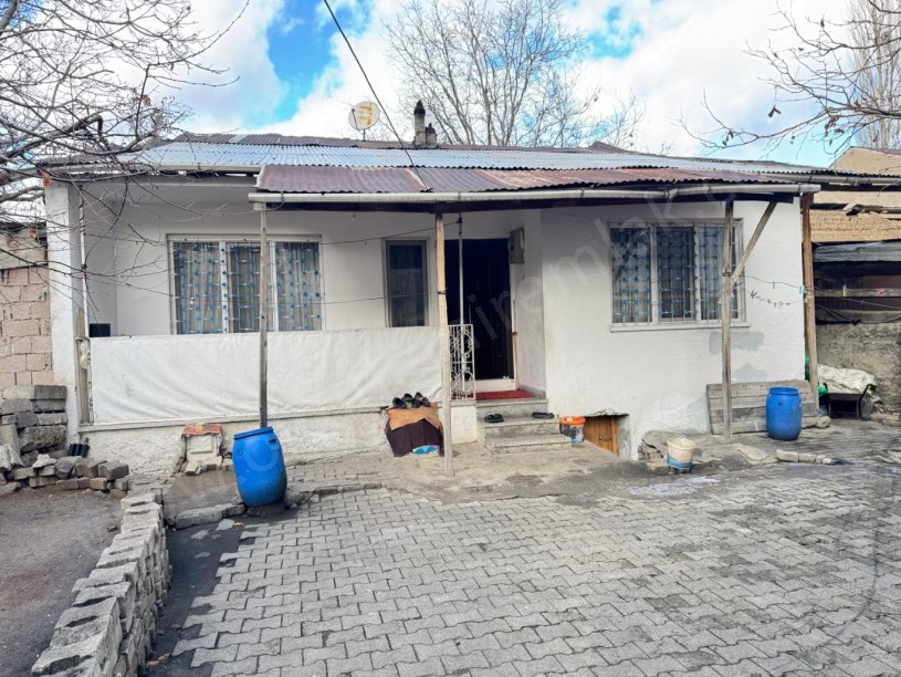 ASLANPAŞA MAH .OKULLAR CADDESİSATILIK MÜSTAKİL BAHÇELİ EV