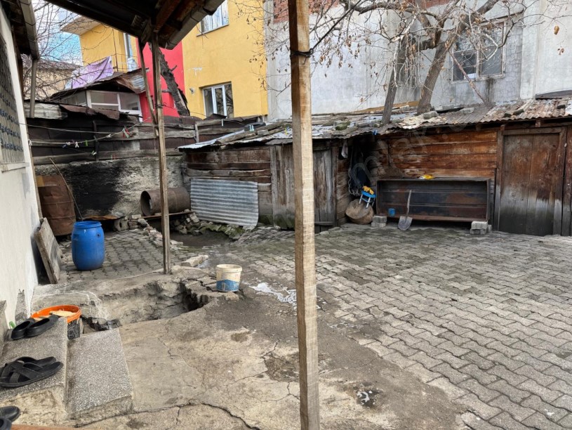 ASLANPAŞA MAH .OKULLAR CADDESİSATILIK MÜSTAKİL BAHÇELİ EV