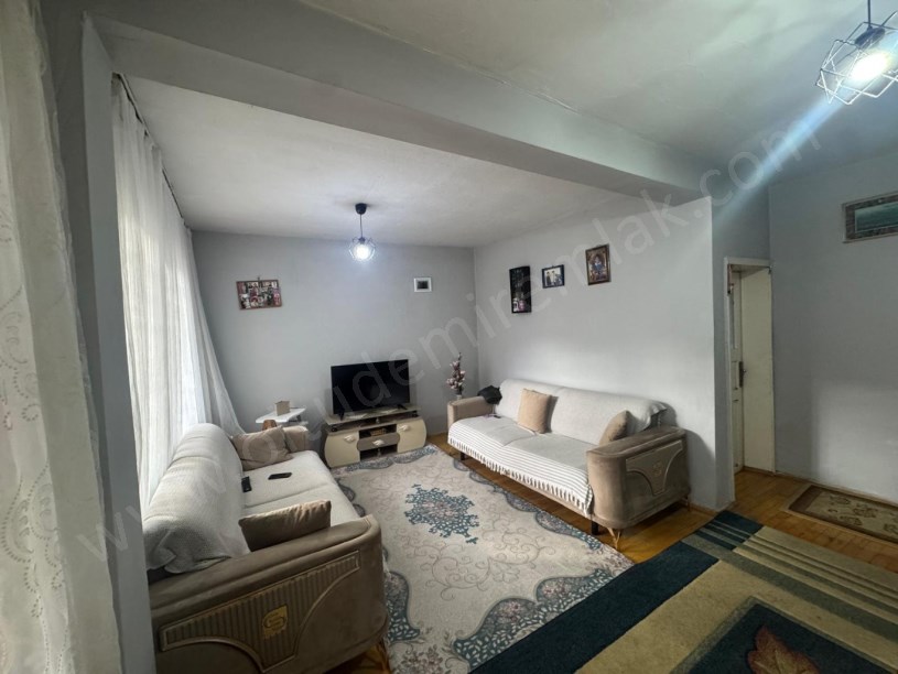 ASLANPAŞA MAH .OKULLAR CADDESİSATILIK MÜSTAKİL BAHÇELİ EV