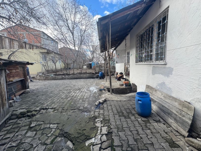 ASLANPAŞA MAH .OKULLAR CADDESİSATILIK MÜSTAKİL BAHÇELİ EV