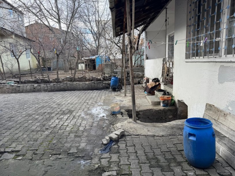 ASLANPAŞA MAH .OKULLAR CADDESİSATILIK MÜSTAKİL BAHÇELİ EV