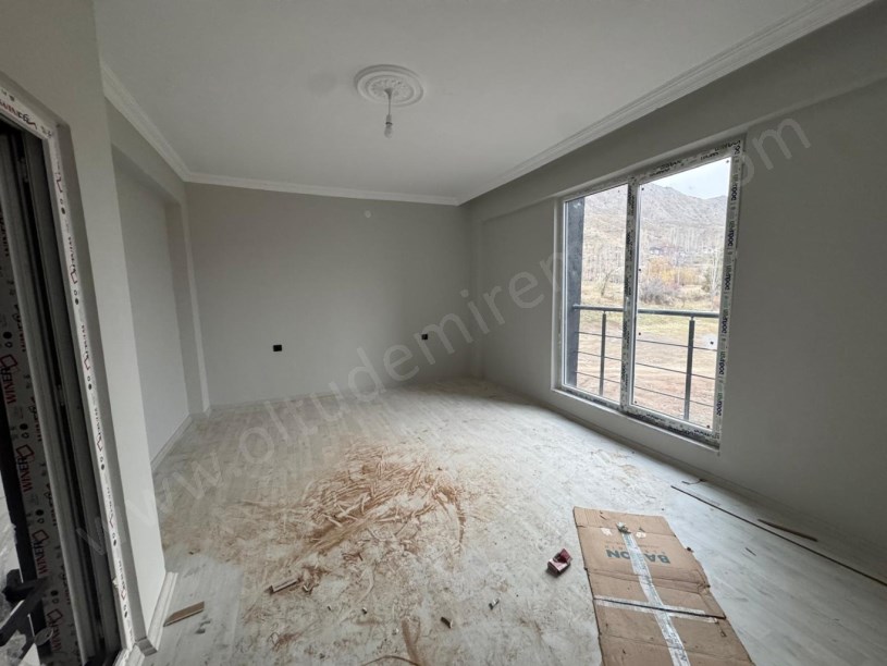 ŞEHİTLER MAH KEREM EVLER ARKASI MMD İNŞAAT B BLOK 1.KAT SATILIK DAİRE