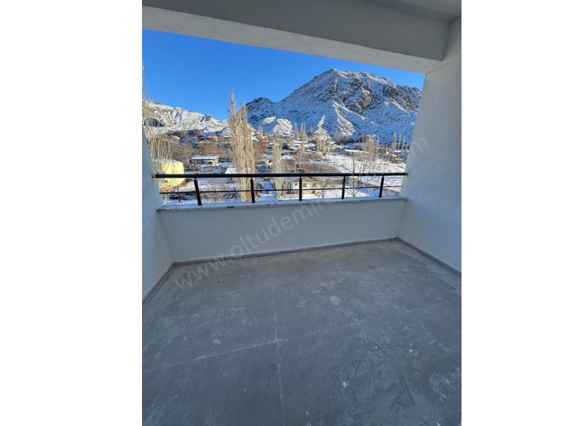 OLTU ŞEHİTLER MAHALLESİ MMD SİYAH İNCİ 4. KAT 3+1 SATILIK DAİRE