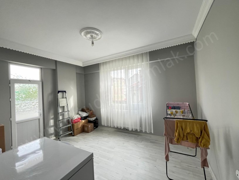 YASİNHAŞİMOĞLU MAH VAROL APARTMANI 1. KAT 4+1 SATILIK DAİRE