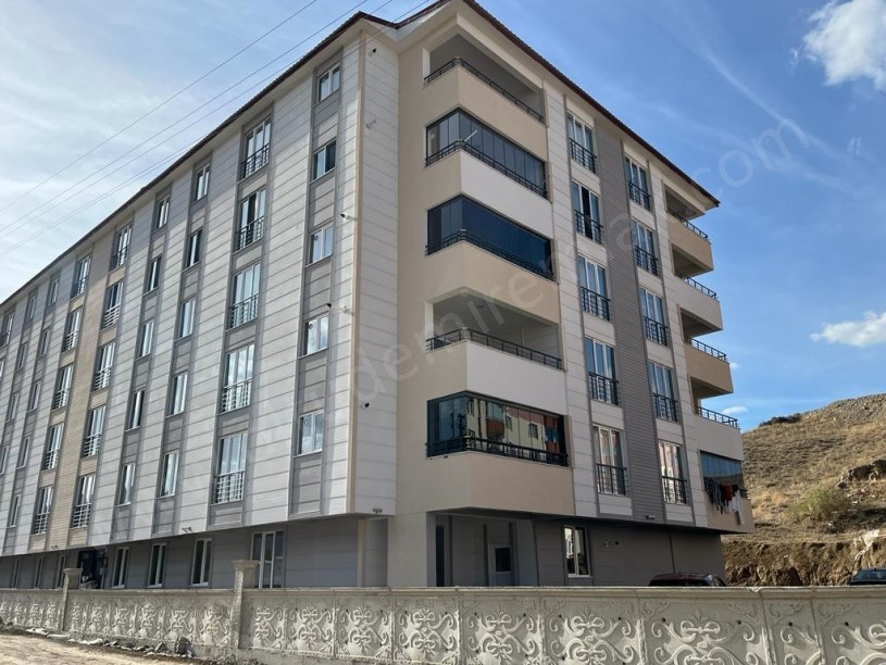 YASİNHAŞİMOGLU MAH. MMD BEYOĞLU APT. 2. KAT 4+1 SATILIK DAİRE