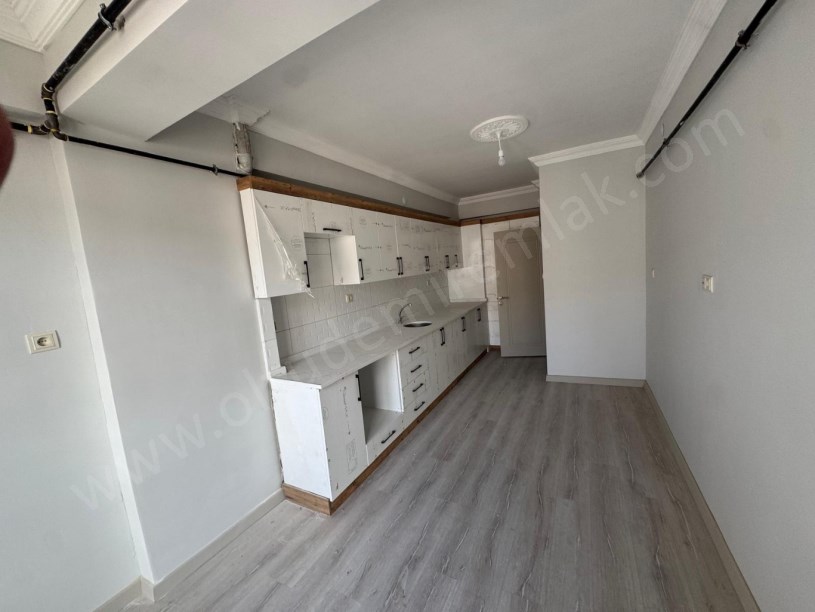 CUMHURİYET MAH.25 MART PARK KARŞISI EMİN REZİDANS 4. KAT 2+1 SATILIK DAİRE